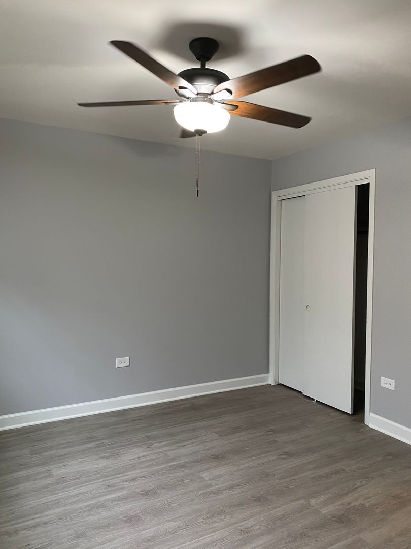 Chicago Ridge Apartment: 5800-20 107th St