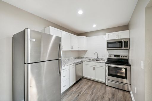 Beautiful One Bedroom apartment Located in Toledo! – photo 1