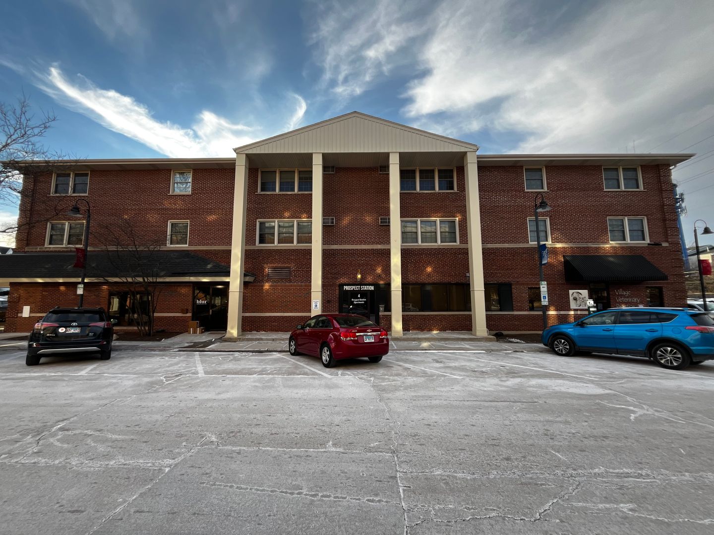 Clarendon Hills Apartment: 4 Walker Ave