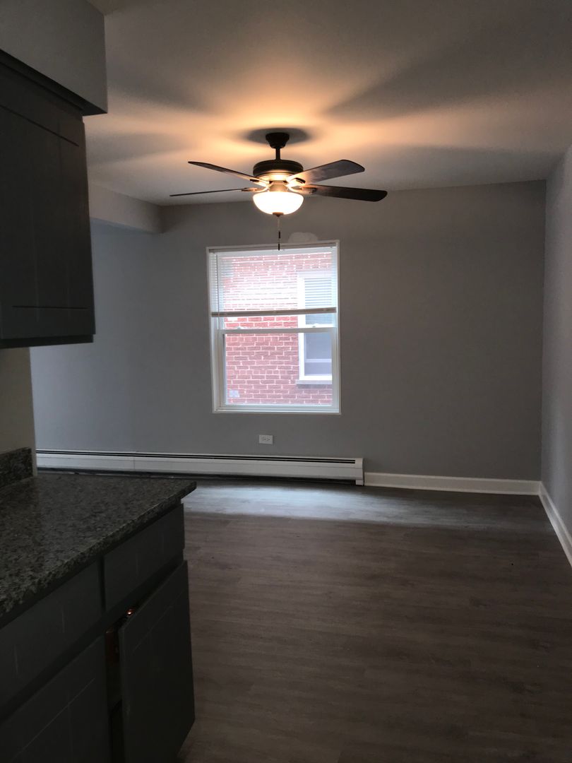 Chicago Ridge Apartment: 9700-02 Nottingham Ave