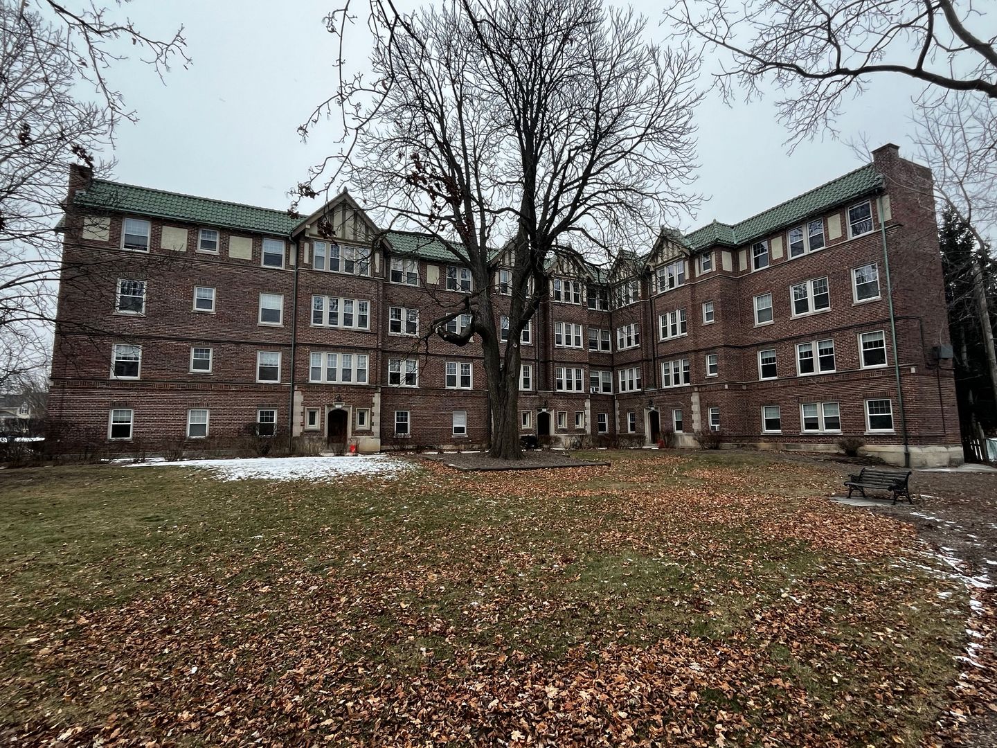 Downers Grove Apartment: 1108 Curtiss St