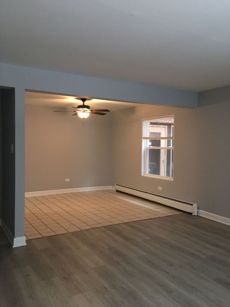 Chicago Ridge Apartment: 9700-02 Nottingham Ave