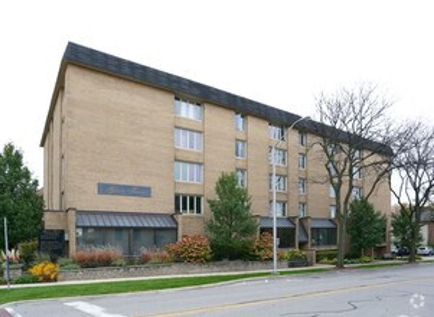 Downers Grove Apartment: 5133 Washington St