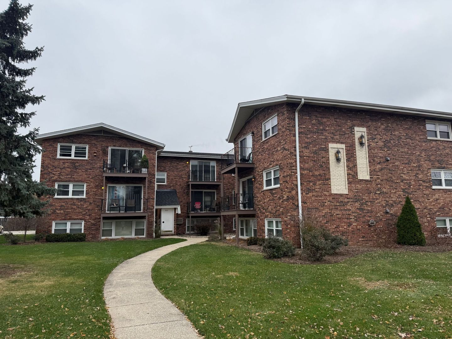 Countryside Apartment: 5610-12 6th Ave