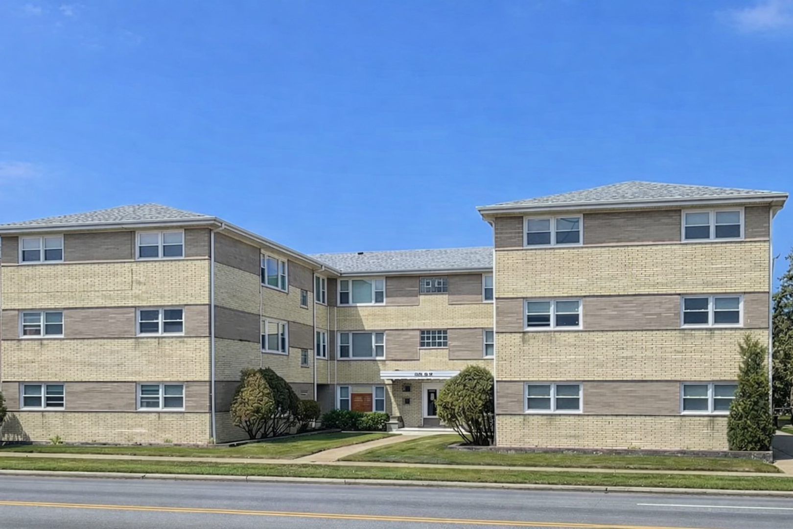 Oak Lawn Apartment: 10130-36 S Pulaski Rd