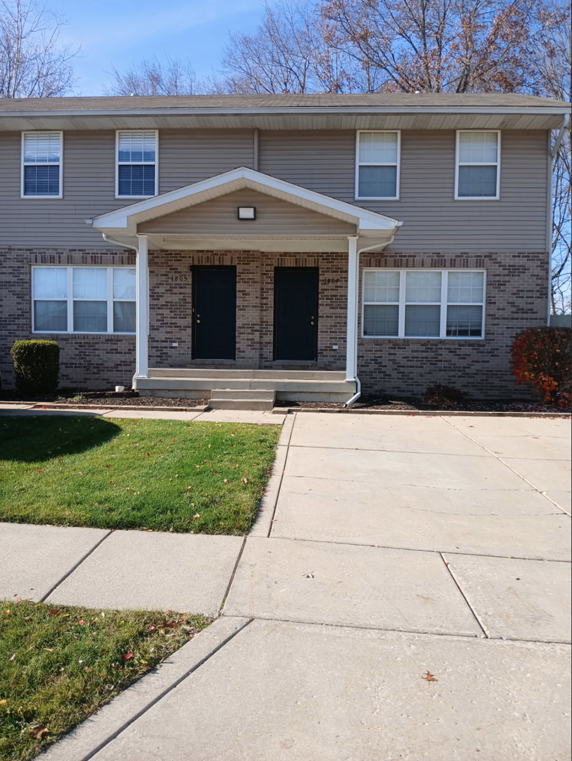 Valparaiso Townhome: 1701 Dainesway Dr