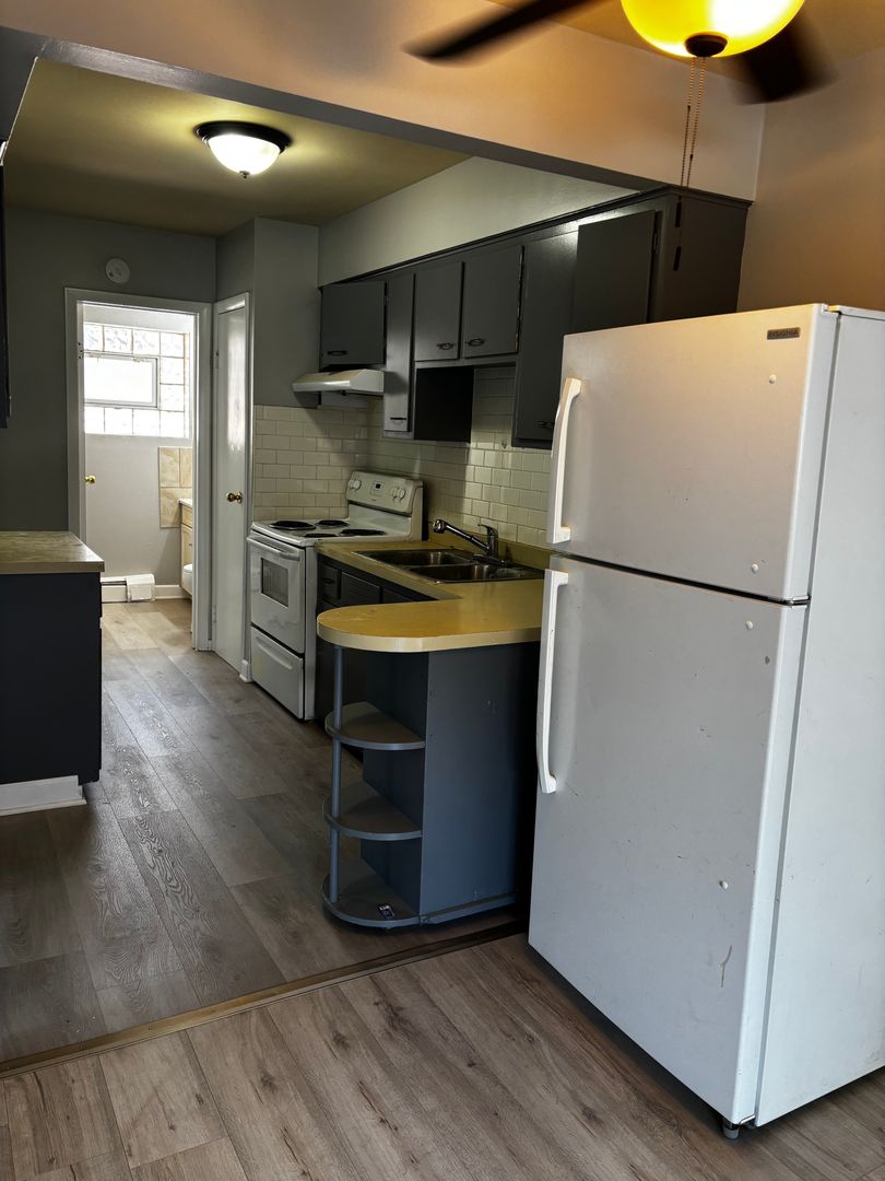 Stickney Apartment: 4319-21 S Harlem Ave