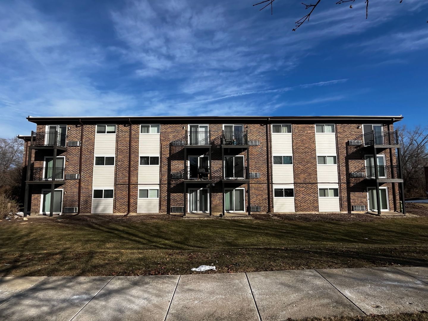 Lisle Apartment: 4955 Fender Road