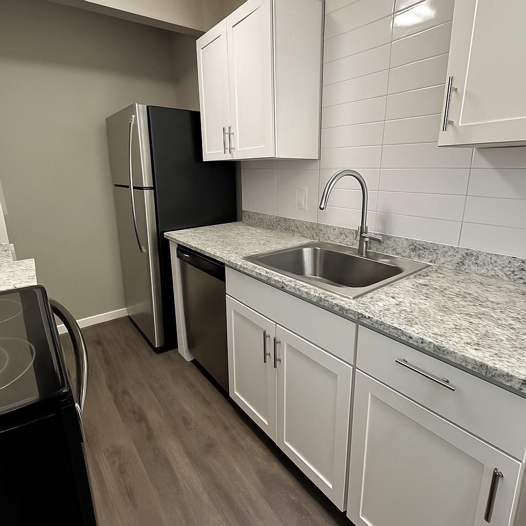 Toledo Apartment: 3808 W Sylvania Ave