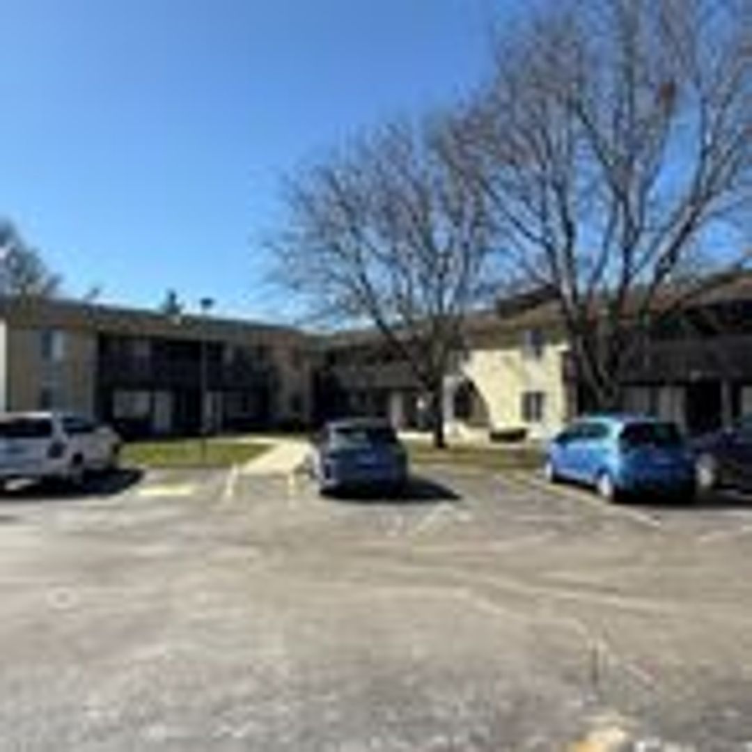 Wauconda Apartment: 524 & 607 S Main St