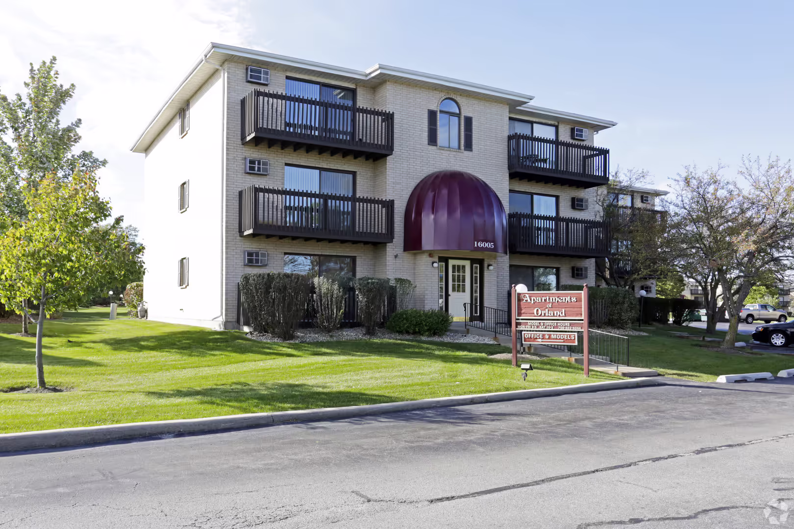 Orland Hills Apartment: 16005 Applewood Lane