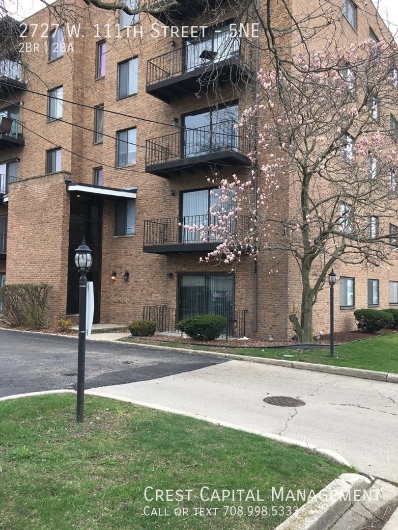 Chicago Apartment: 2727 W 111th St