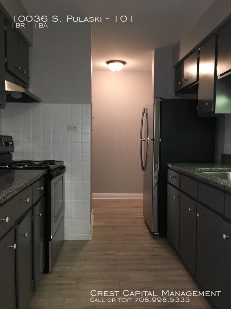 Oak Lawn Apartment: 10036 Pulaski Rd