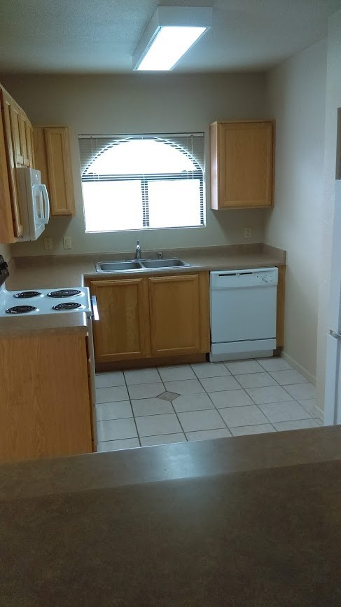 Las Cruces Apartment: 251 N Roadrunner Pkwy