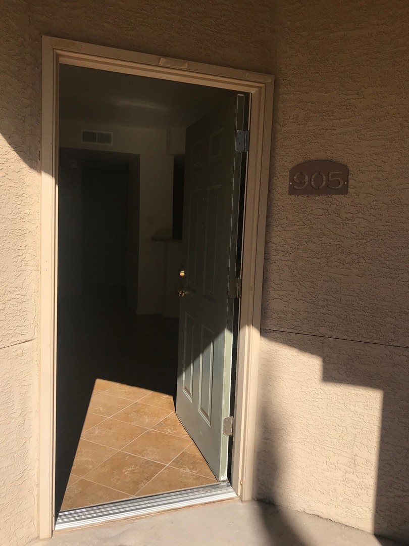 Las Cruces Apartment: 1151 N Roadrunner Pkwy
