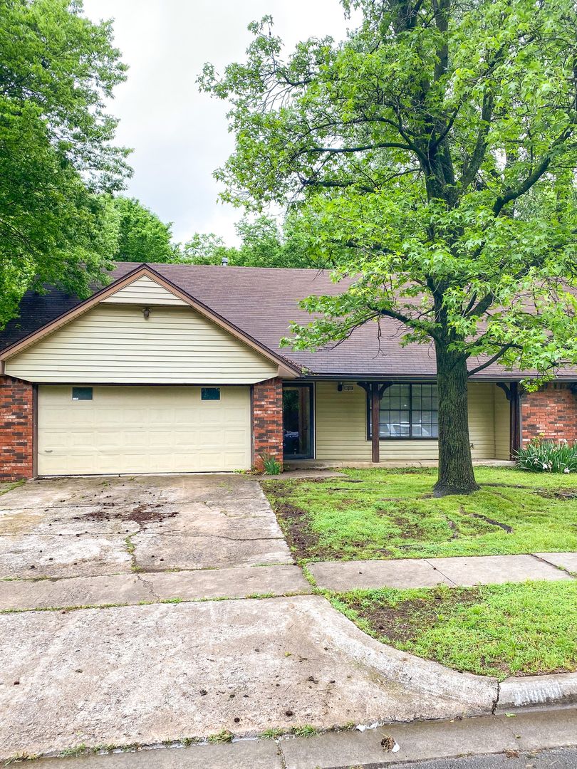 Tulsa House: 13809 E 27th Place