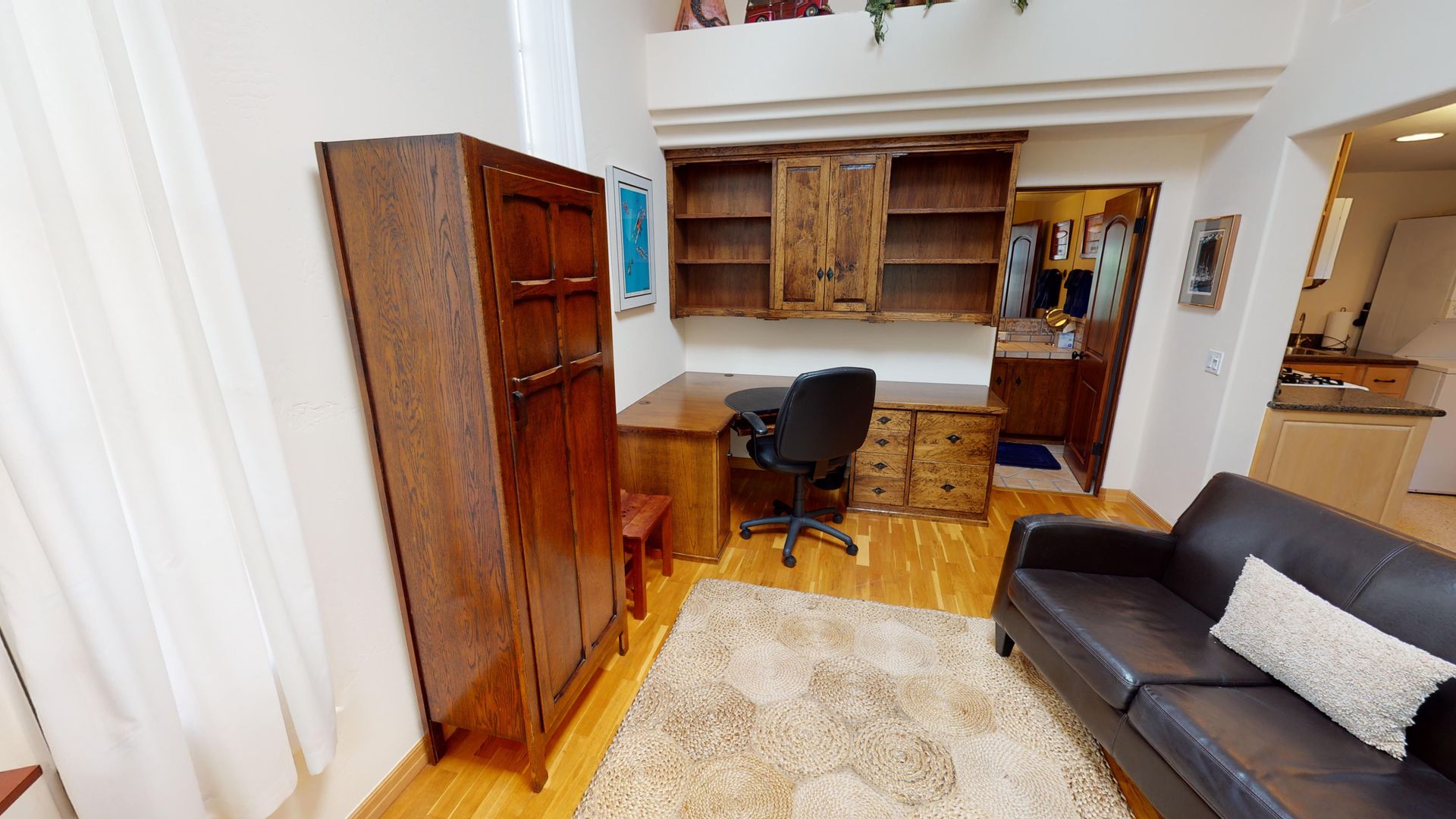 Coronado Apartment: 915 Alameda Blvd