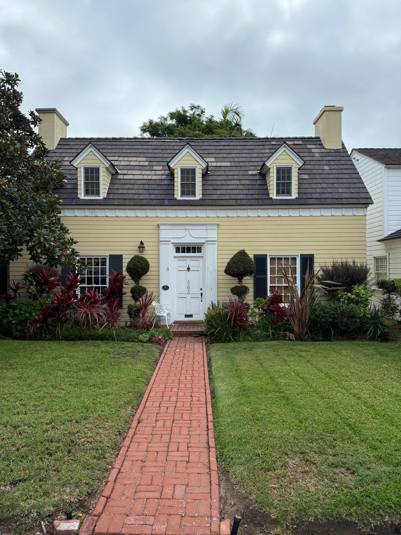 Coronado House: 563 Alameda Blvd