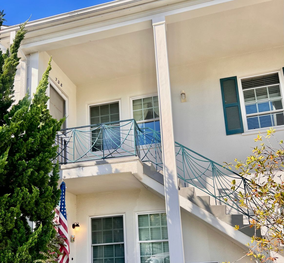 Coronado Apartment: 732-750 D Avenue