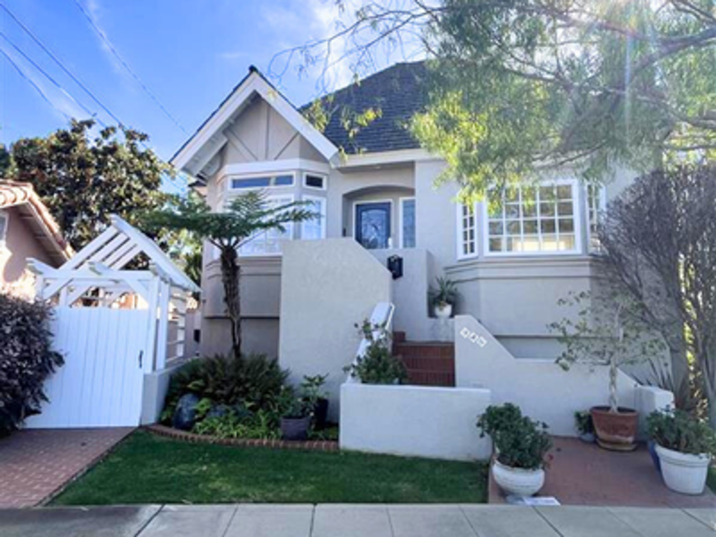 Coronado House: 945 Bay Circle