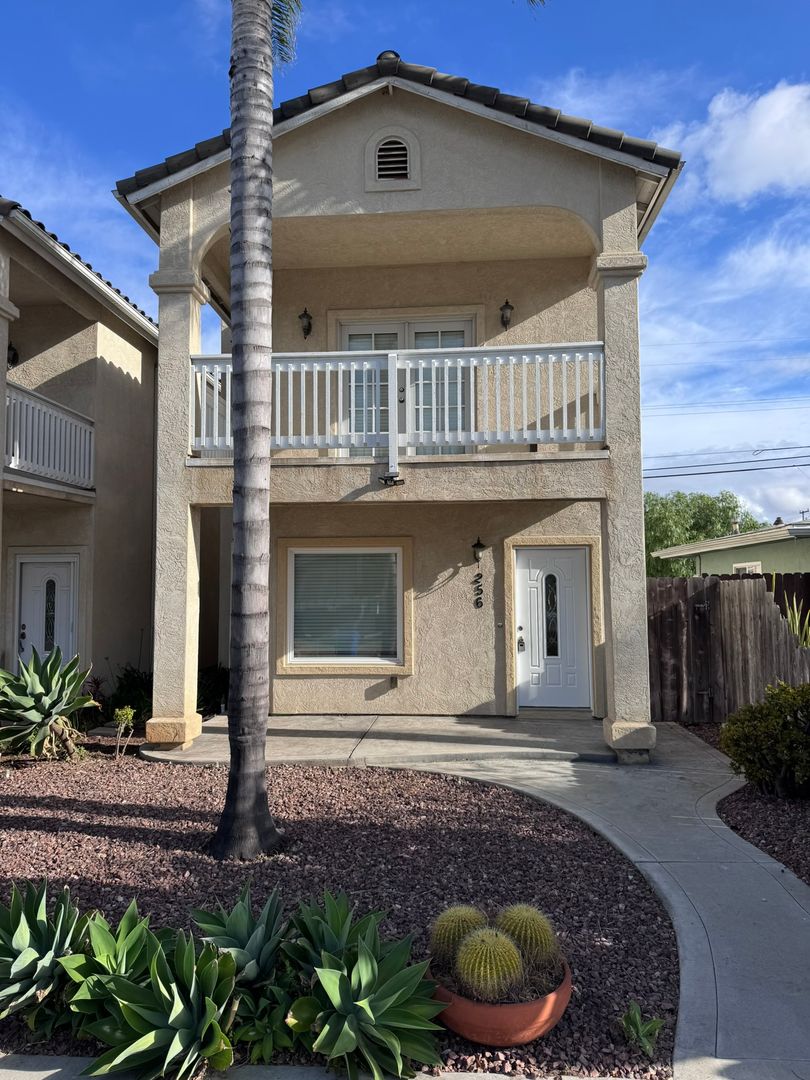 Imperial Beach House: 256 Elm Ave