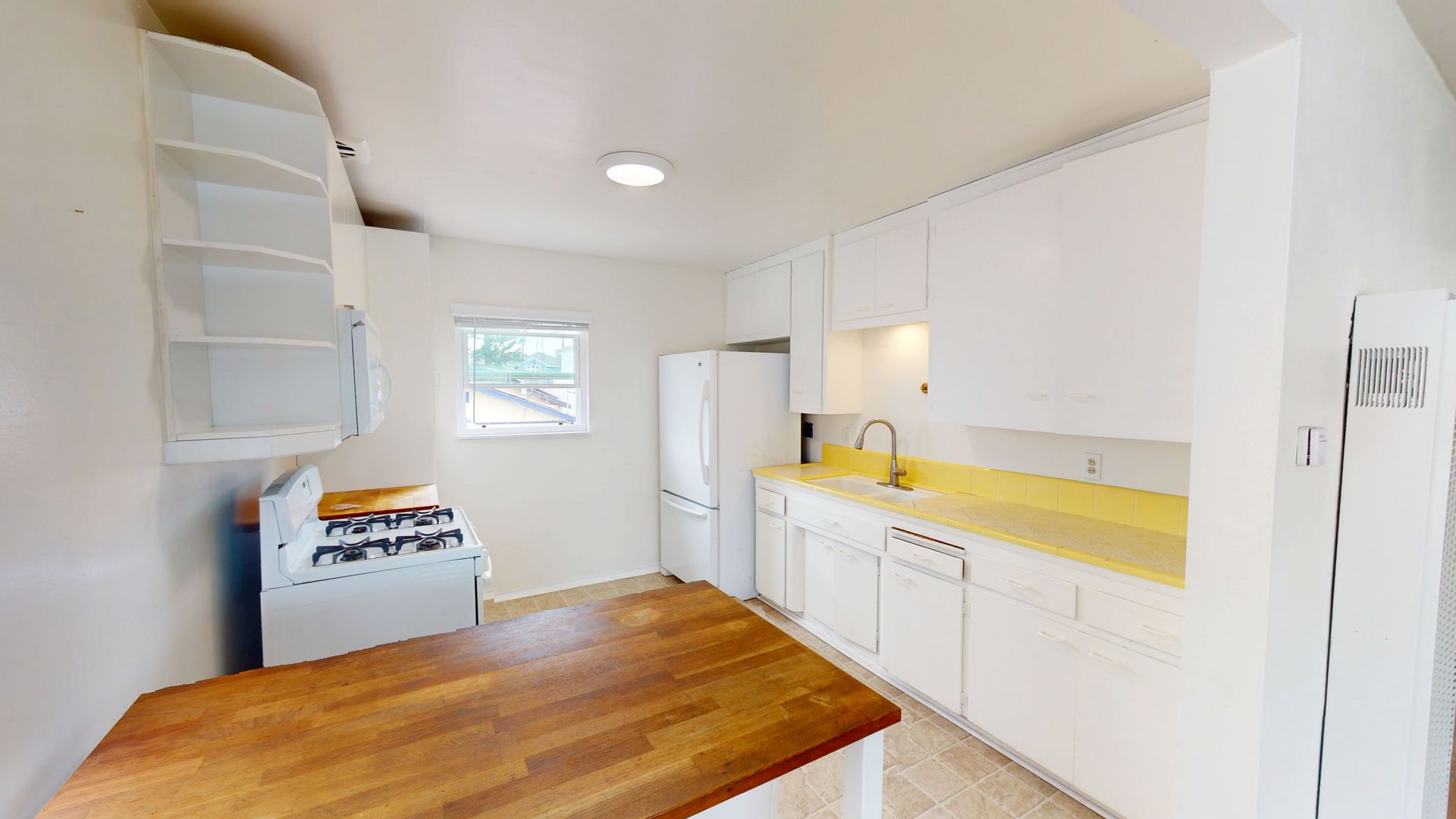 Coronado Apartment: 855 C Ave