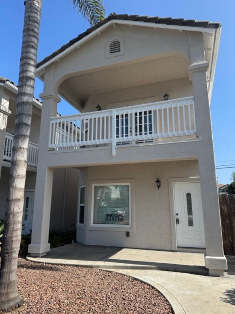 Imperial Beach House: 256 Elm Ave