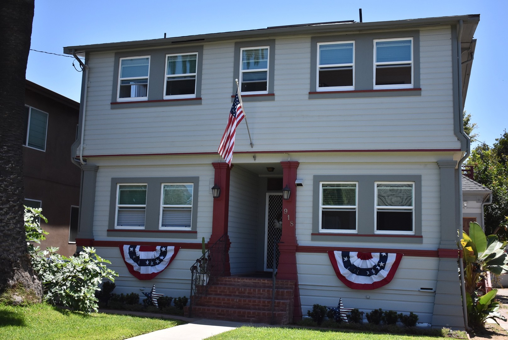 Coronado Apartment: 918 Tenth Street