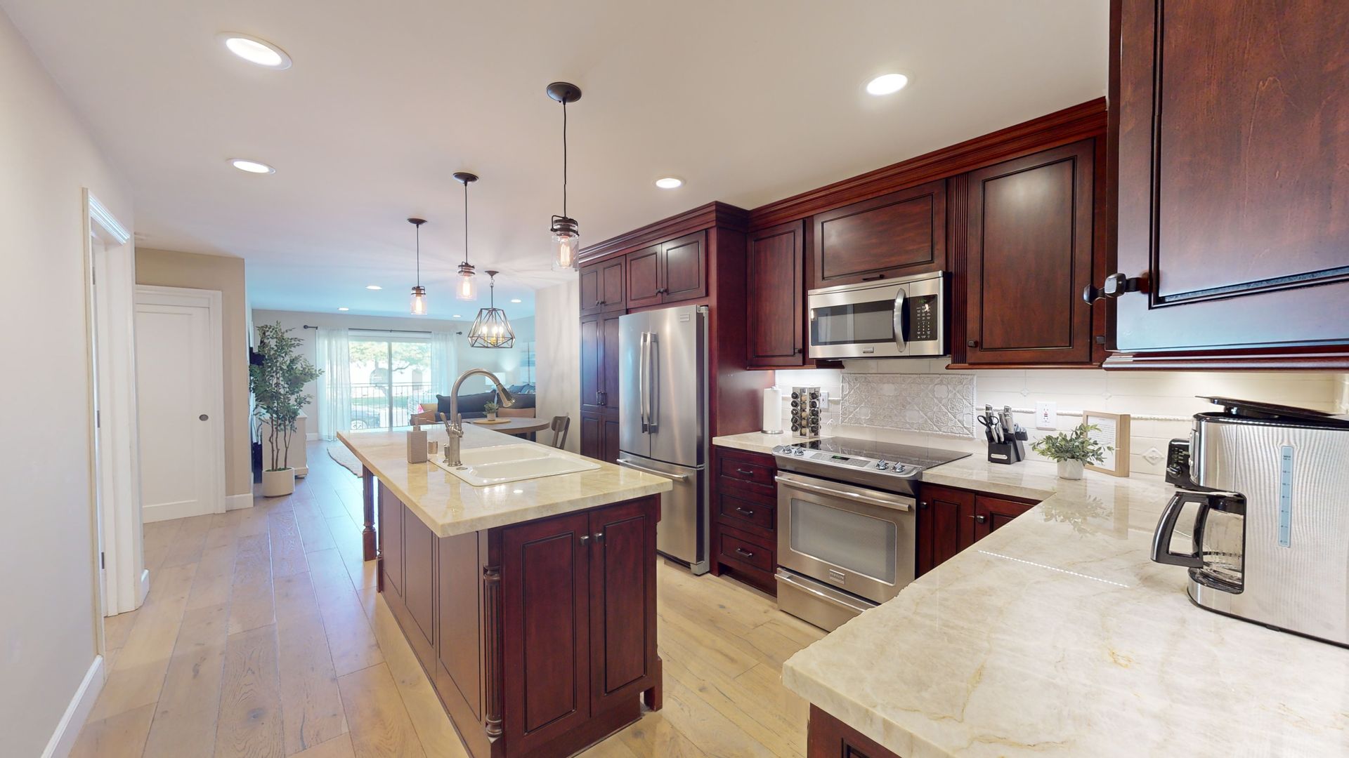 Coronado Condo: 935 D Ave