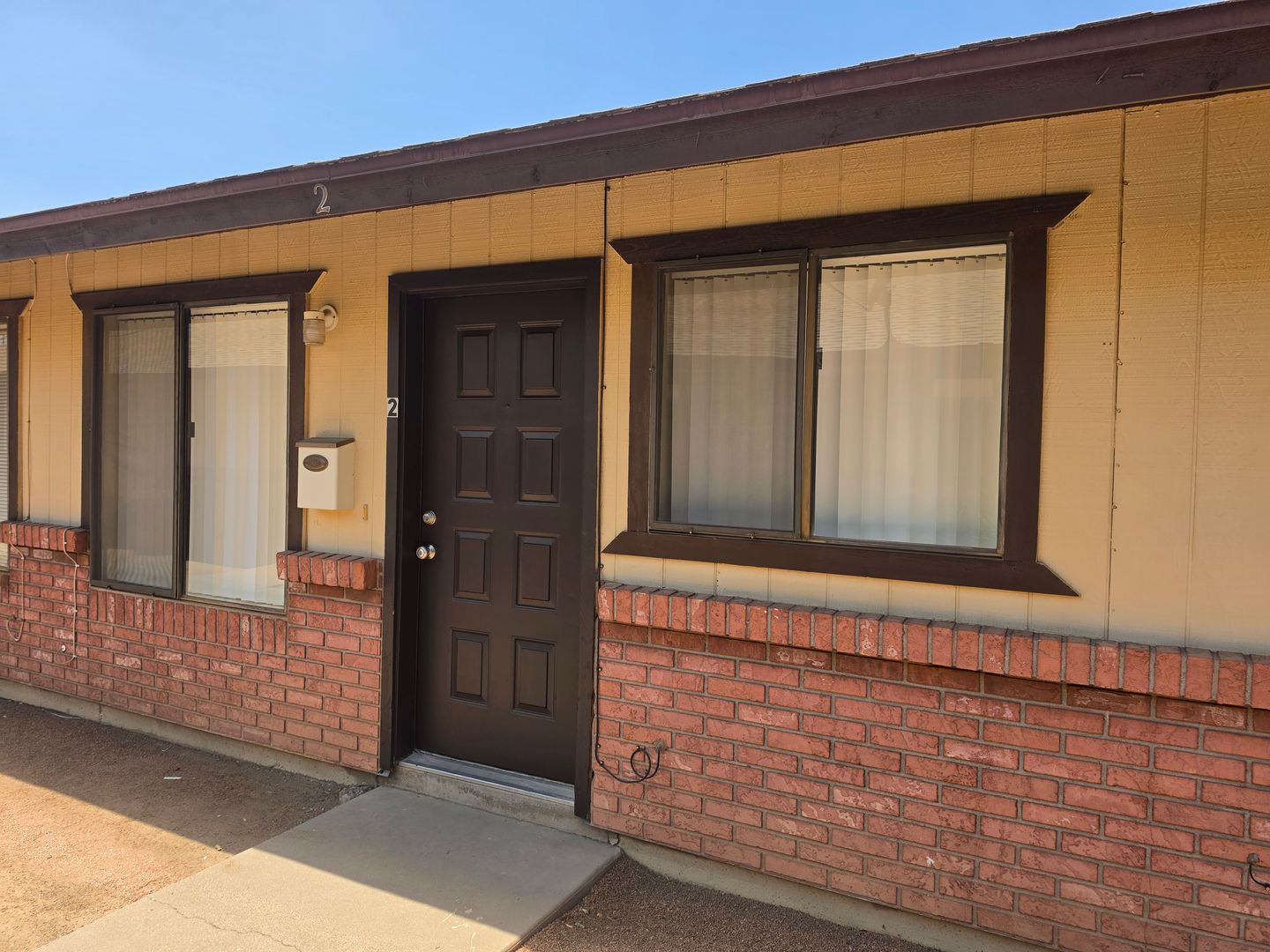 Mesa Apartment: 627 E Knoll Street