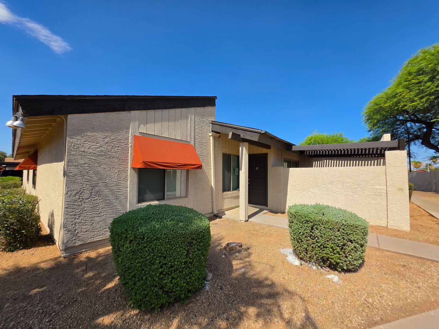 Tempe Townhome: 2149 E 10th St Unit 2