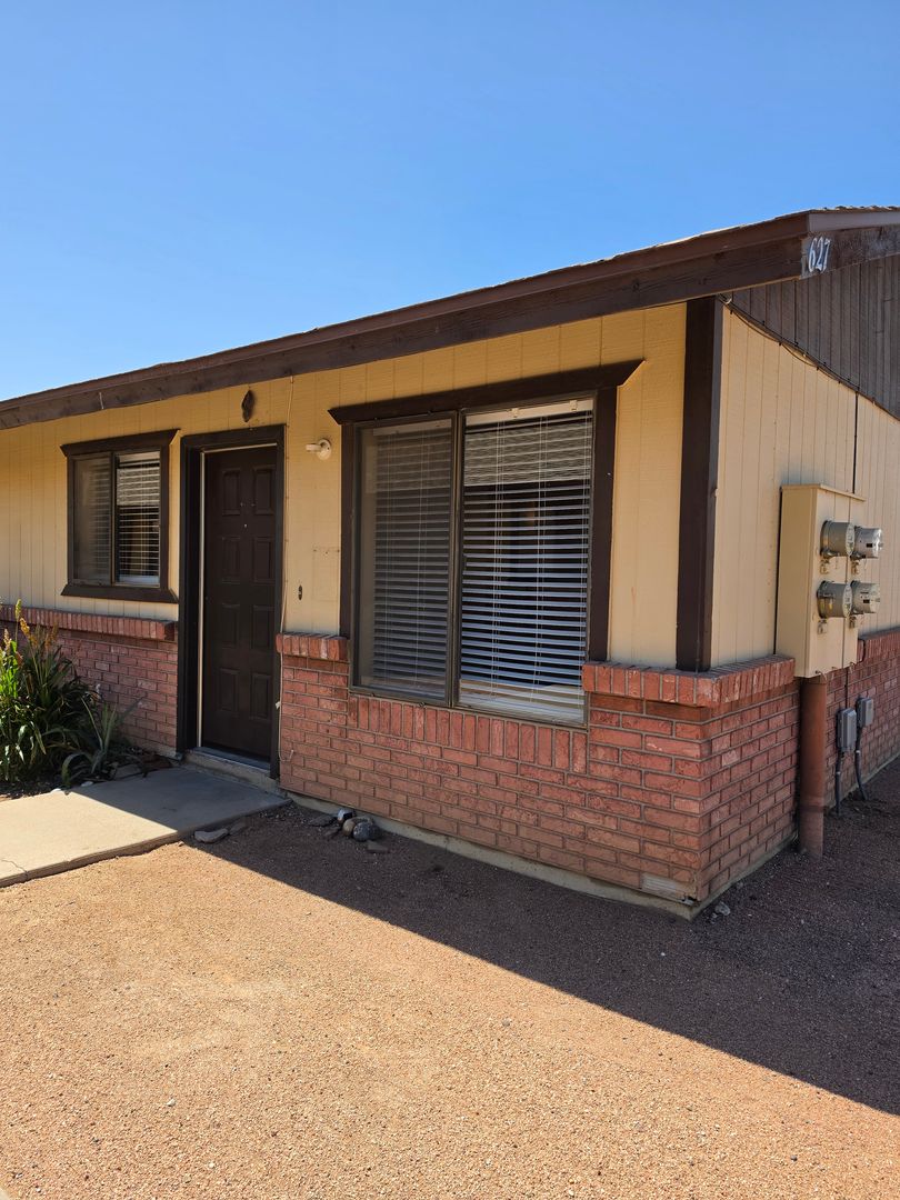 Mesa Apartment: 627 E Knoll Street