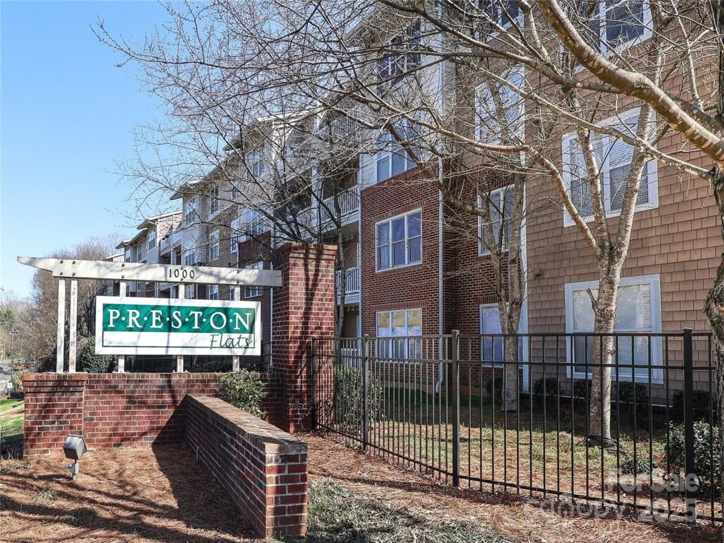 Charlotte Condo: 1000 E Woodlawn Rd