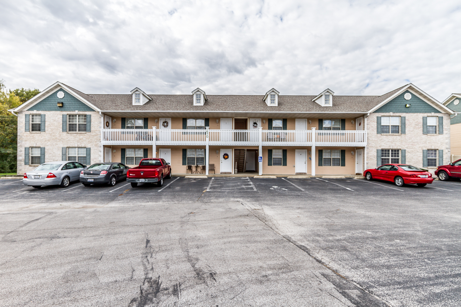 Belleville Apartment: 1671 Shadow Ridge Court