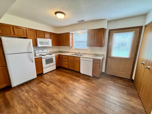 2 Bed 1.5 Bath Rental at 1710 Shadow Ridge Ct, Unit C, Belleville, IL – photo 1