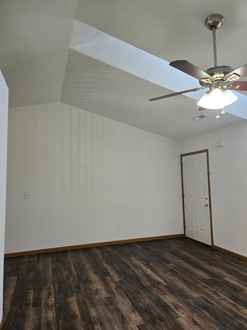 Belleville Apartment: 1671 Shadow Ridge Court