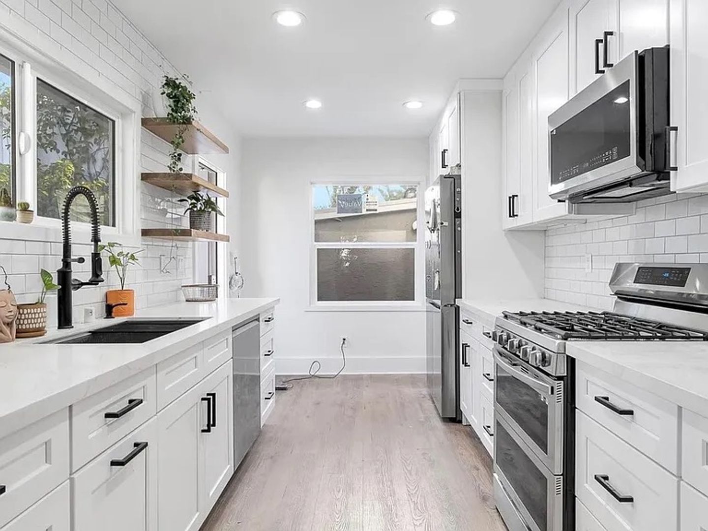 1608 Post Ave 3 of 8