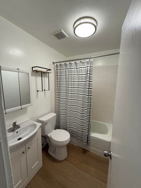 444 N Alta Vista Blvd - Right, Los Angeles, CA 90036