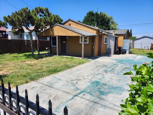 2123 E Piru Street, Compton, CA 90222-2524