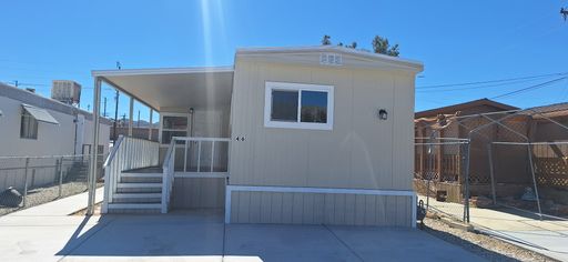Charming single-wide manufactured home for sale in 55+ community!