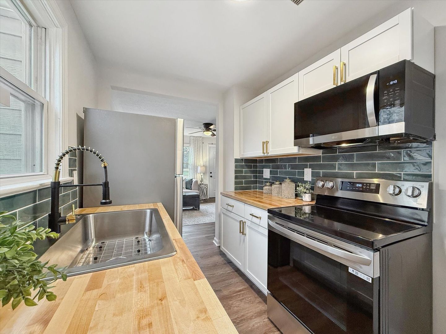 428 Hampton Roads Avenue 11 of 35
