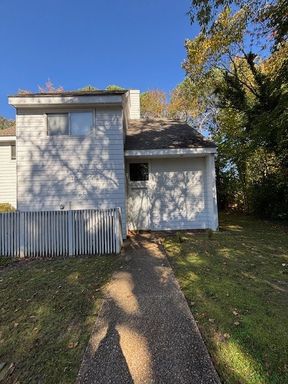 Prime low maintenance Williamsburg rental location! – photo 1