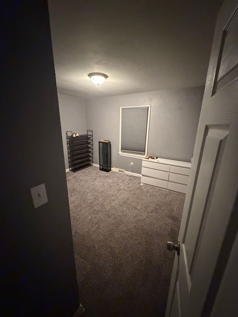 Hampton Apartment: 17 Aspenwood Drive