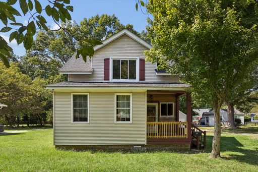 4 beds, 2 bath Character, comfort, and convenience in the heart of Newport News – photo 1