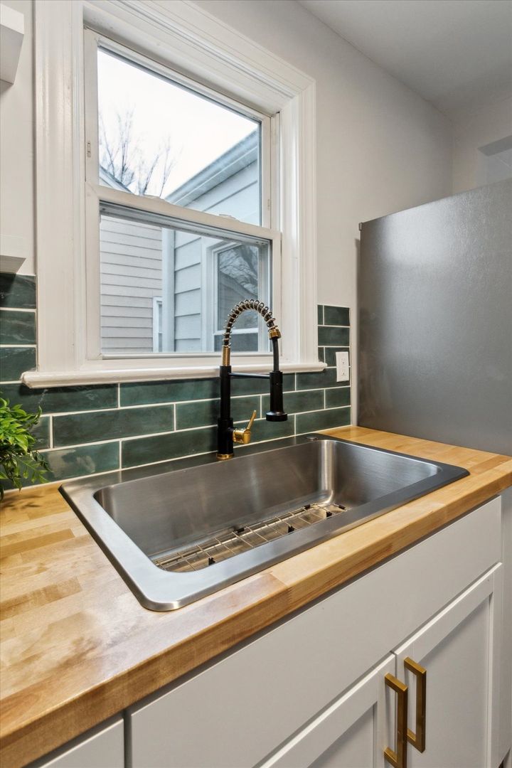 428 Hampton Roads Avenue 10 of 35