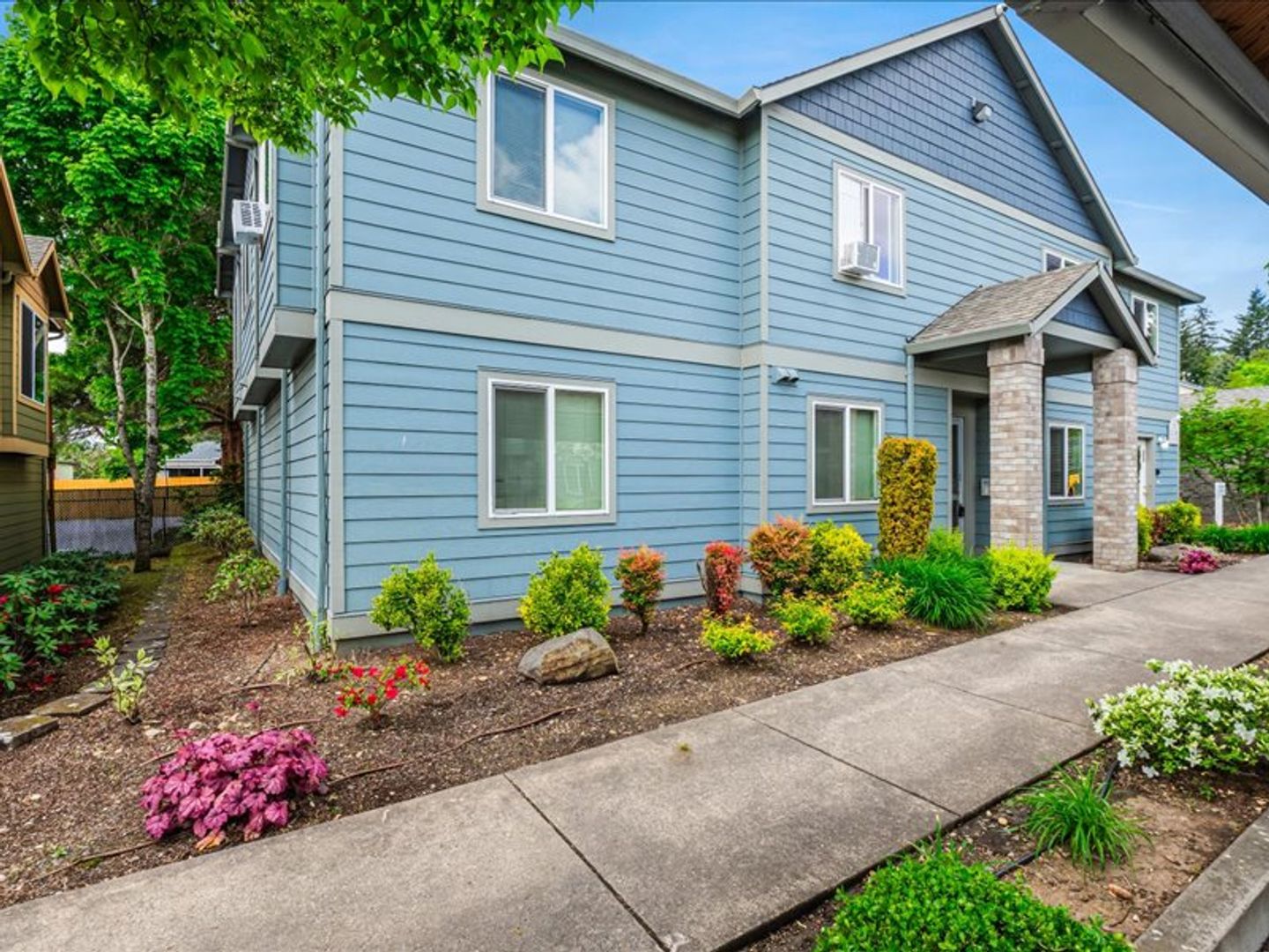 Portland Apartment: 14201-14205 E Burnside