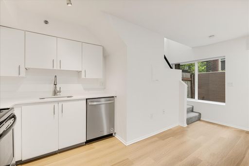 Coming Soon! 1 bedroom loft w/large patio space! – photo 1