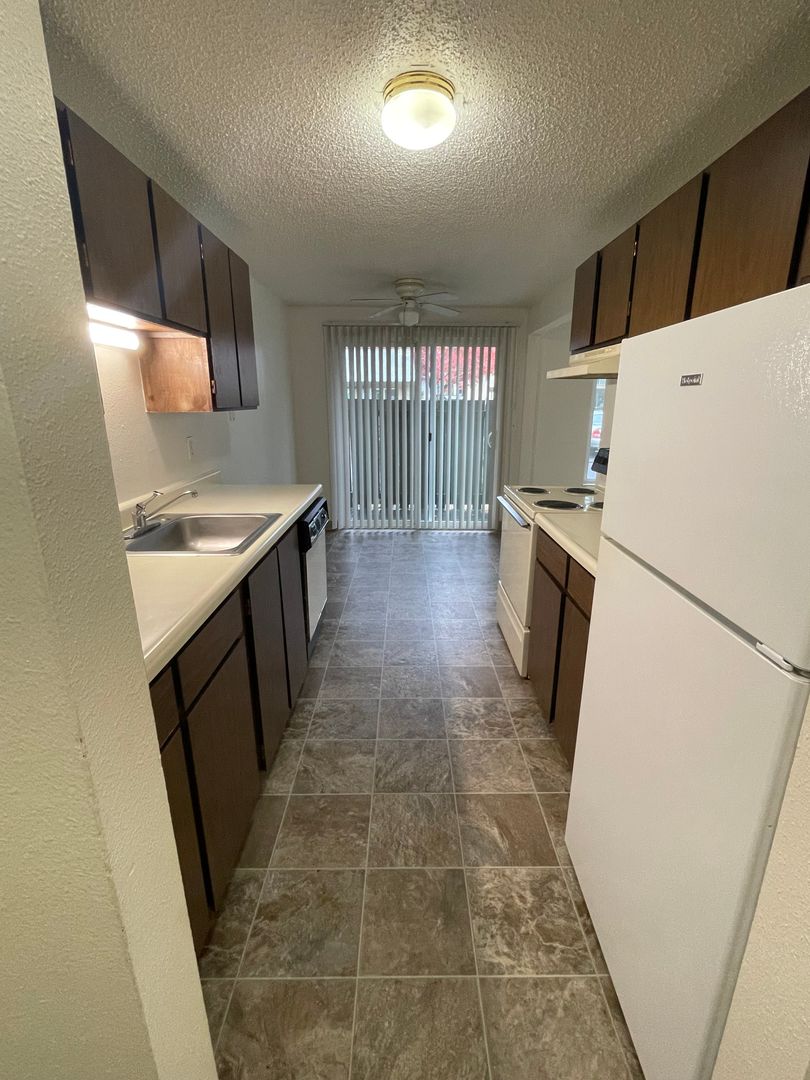 Gresham Apartment: 10 NE 162nd Ave