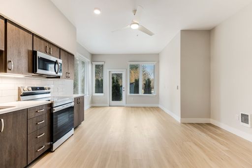 Chic Two-Bedroom with Stainless Steel Perks – photo 1