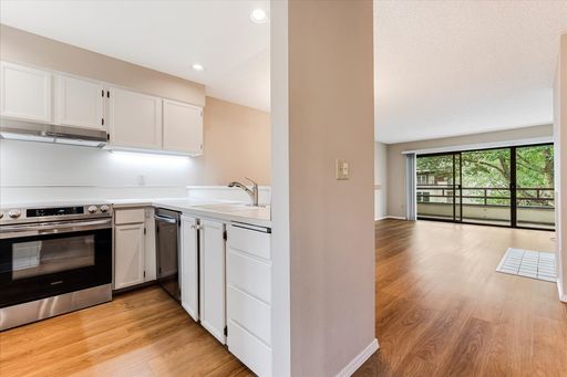 Beautiful 2 bedroom 2 bath condo available 9/10! – photo 1